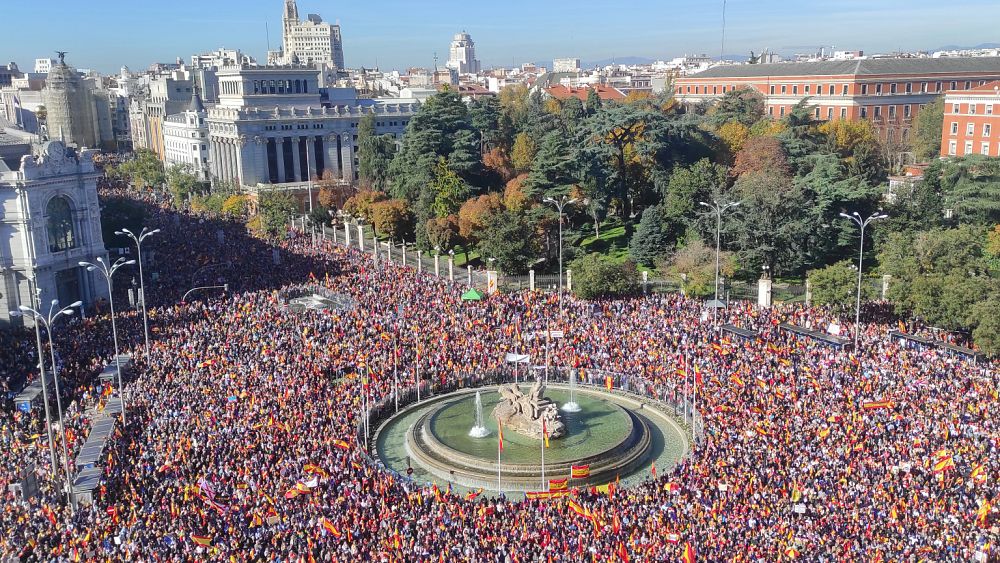 Des milliers de personnes se rassemblent à Madrid contre l'accord d'amnistie controversé pour les séparatistes catalans
