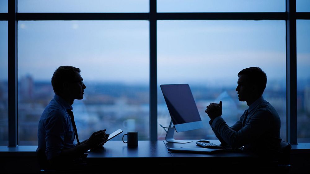 Des millions de personnes pourraient travailler quatre jours par semaine d'ici 2033 grâce à l'IA, selon un rapport