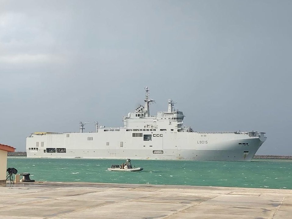 The Dixmude has arrived in Egypt, about fifty kilometers from Gaza. It is here to support efforts to address the humanitarian emergency.
Thanks to our military, our doctors, our diplomats, and our partners. Together in solidarity.