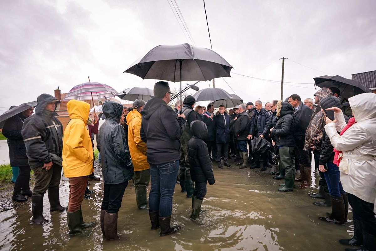 À nos compatriotes touchés par les inondations : l’État sera à vos côtés aussi longtemps que nécessaire.

Nous reconnaissons l’état de catastrophe naturelle et mobilisons un fonds de soutien exceptionnel pour les collectivités et les agriculteurs.

Restons prudents et solidaires.
