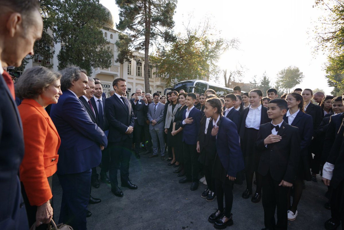 Je le disais hier au Kazakhstan, il en est de même ici en Ouzbékistan : notre plus précieux capital est humain !

Tous ces jeunes ouzbeks francophones forment autant de ponts entre nos pays.

Nous venons d’inaugurer ensemble la deuxième Alliance française du pays.
