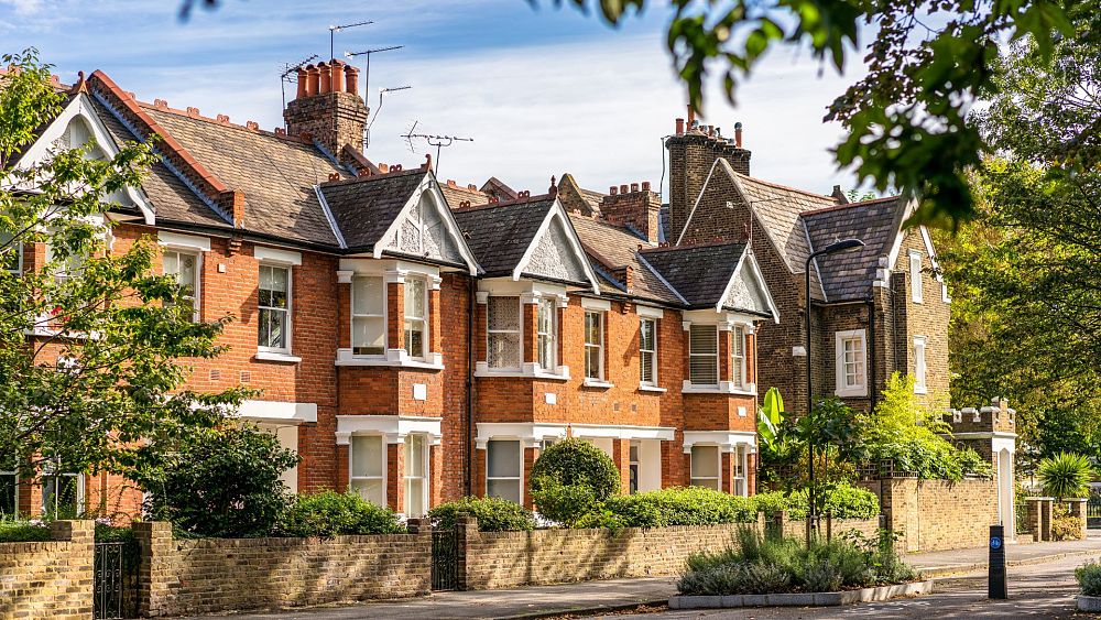 Il est temps d'acheter une maison ?  Les prix au Royaume-Uni baissent et les loyers montent en flèche