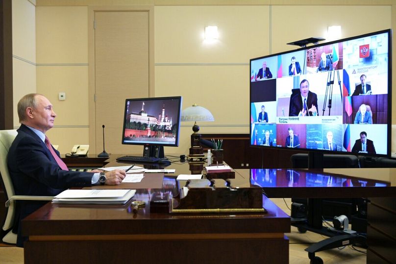 Vladimir Poutine participe à une table ronde virtuelle avec des chefs d'entreprise français et des membres de la Chambre de commerce franco-russe par vidéoconférence, avril 2021.