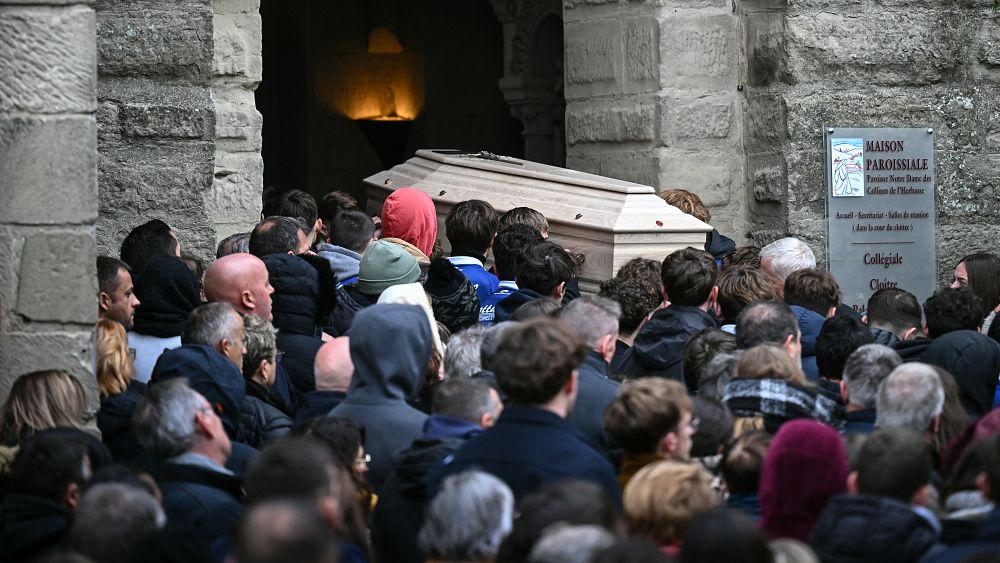 La France décide de fermer les groupes d'extrême droite en raison de la colère suscitée par le meurtre d'un adolescent