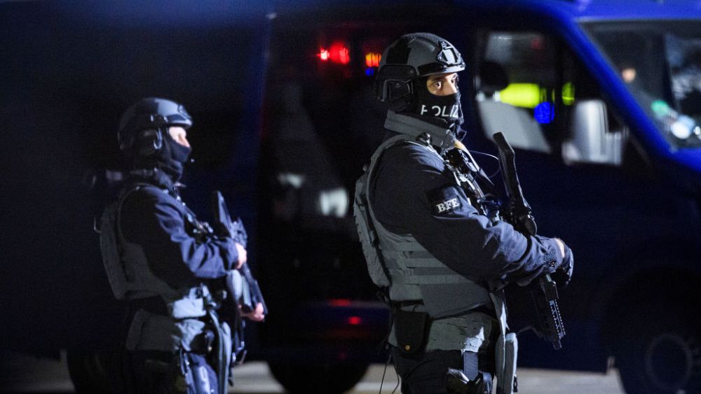 La prise d'otages à l'aéroport de Hambourg se termine avec un homme en garde à vue et sa fille de 4 ans en sécurité
