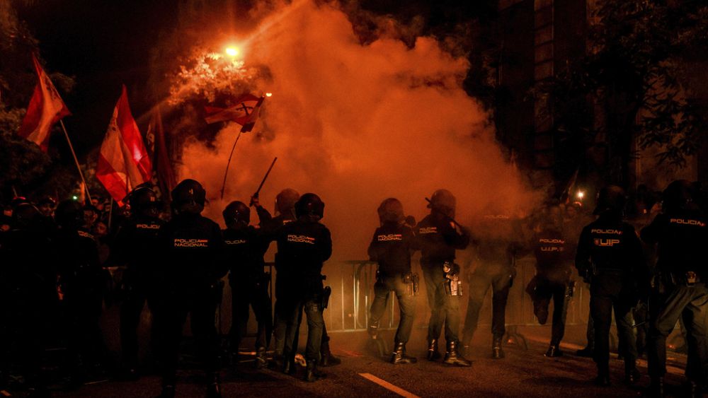 La promesse du Premier ministre par intérim Pedro à la Catalogne déclenche des émeutes à Madrid
