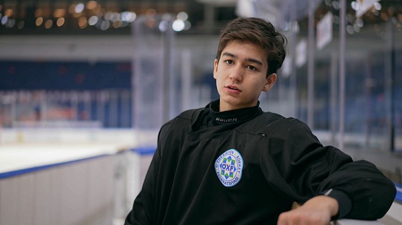 Jasurbek Rustamkhonov, capitaine de l'équipe nationale junior de hockey sur glace d'Ouzbékistan