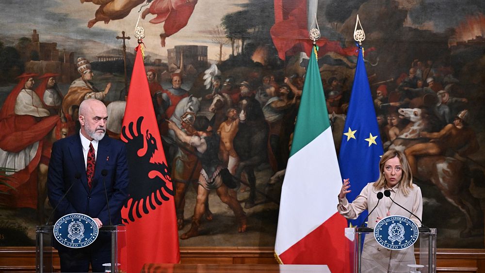 L’accord migratoire Italie-Albanie doit être conforme au droit européen et international, déclare Bruxelles
