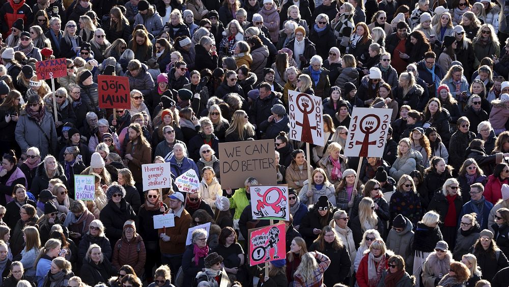 Les femmes islandaises se sont mises en grève.  Comment l’Europe se compare-t-elle en matière d’égalité salariale ?
