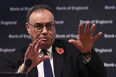 Le gouverneur de la Banque d'Angleterre, Andrew Bailey, s'adresse aux médias lors d'une conférence de presse concernant les taux d'intérêt, à la Banque d'Angleterre, à Londres, le 2 novembre 2023.