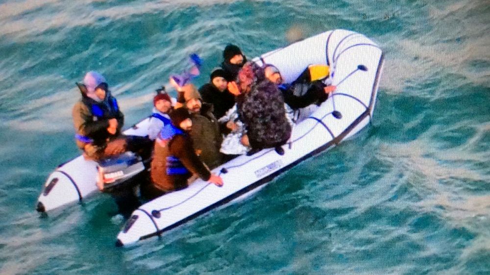 Plus de 200 migrants secourus alors qu'ils tentaient de traverser la Manche depuis la France vers l'Angleterre