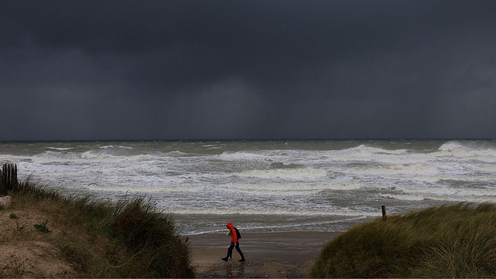 Tempête Ciaran : avertissement aux voyageurs alors que la France, l'Irlande et le Royaume-Uni se préparent à des conditions météorologiques extrêmes