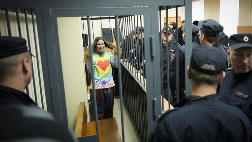Un artiste russe condamné à 7 ans de prison pour des messages anti-guerre