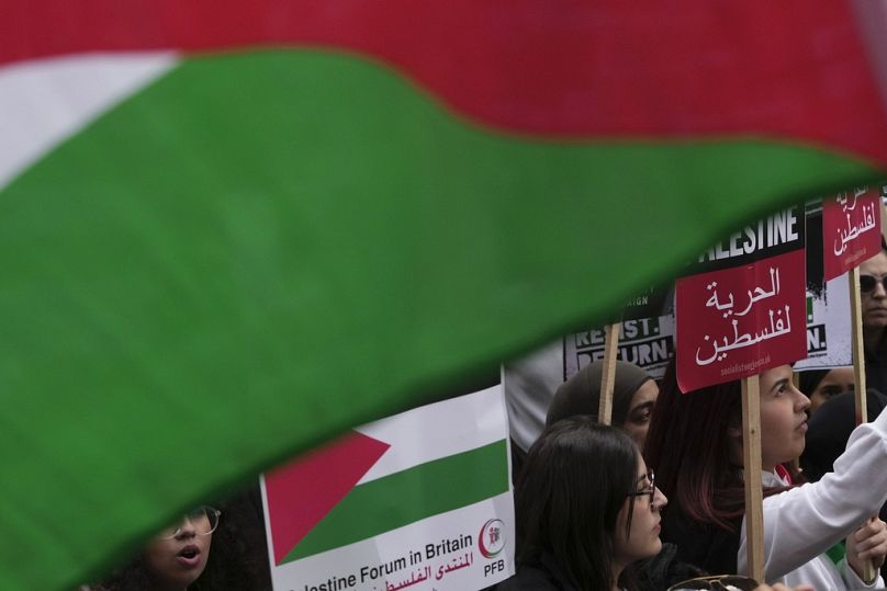 Des manifestants défilent lors d’une manifestation pro-palestinienne à Londres, octobre 2023
