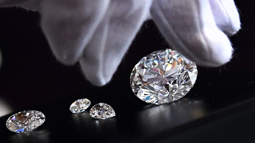 Une nouvelle série de sanctions de l’UE contre la Russie cible les importations de diamants, palliant ainsi à une omission flagrante