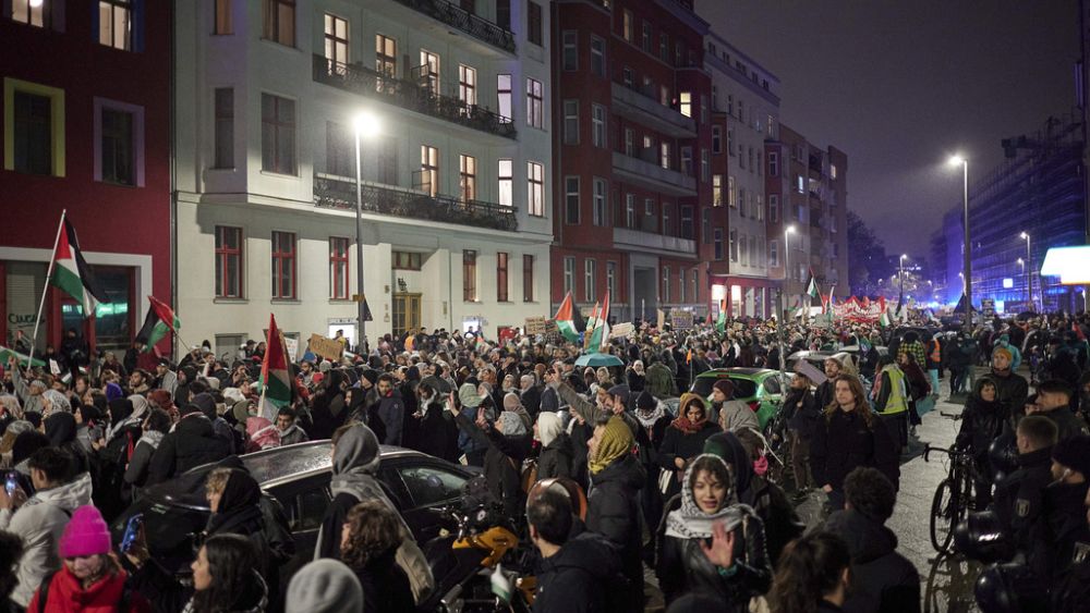 Vérification des faits : des manifestants pro-palestiniens ont-ils été aperçus brandissant des drapeaux de l’État islamique en Europe ?