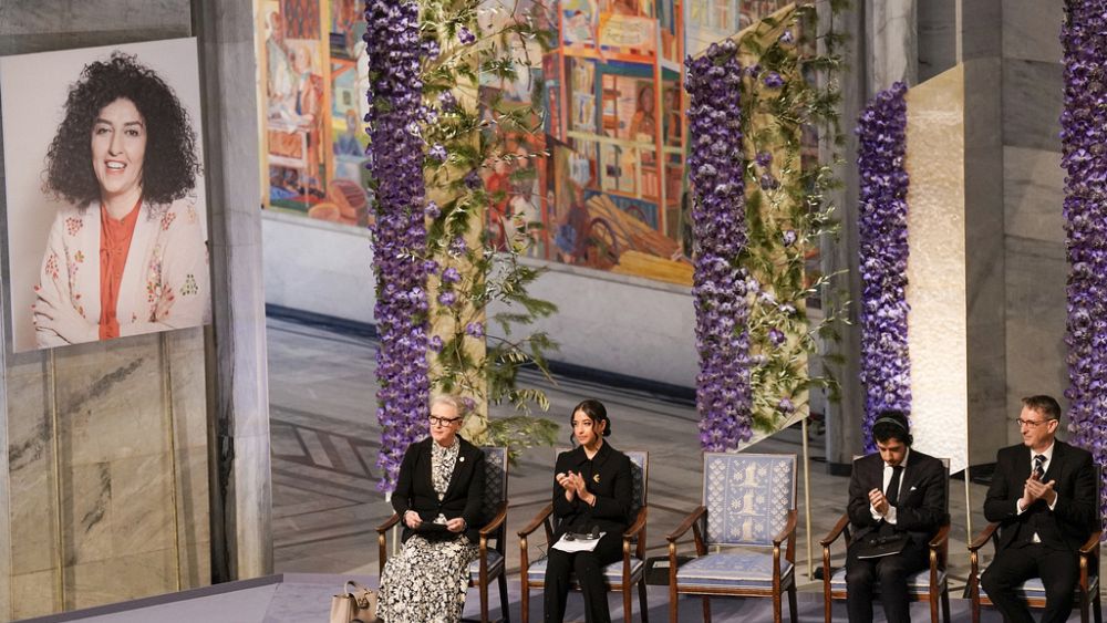 Les enfants de la militante iranienne emprisonnée Narges Mohammadi acceptent son prix Nobel de la paix