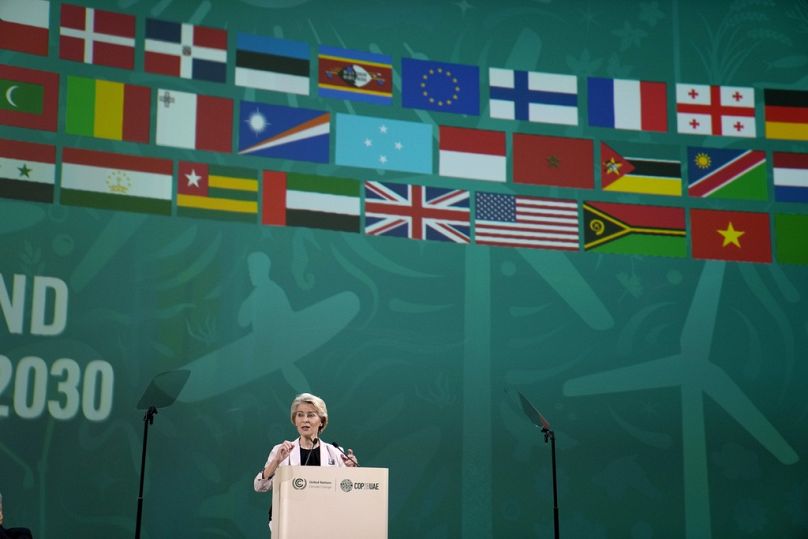 La présidente de la Commission européenne, Ursula von der Leyen, s'exprime lors d'une session lors du sommet COP28 des Nations Unies sur le climat à Dubaï, en décembre 2023.