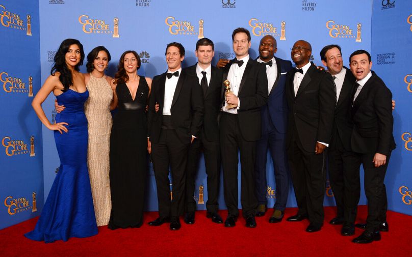 Acteurs Stephanie Beatriz, Melissa Fumero, Chelsea Peretti, Andy Samberg, Michael Schur, Dan Goor, Terry Crews, Andre Braugher, David Miner et Joe Lo Truglio avec Grammy.