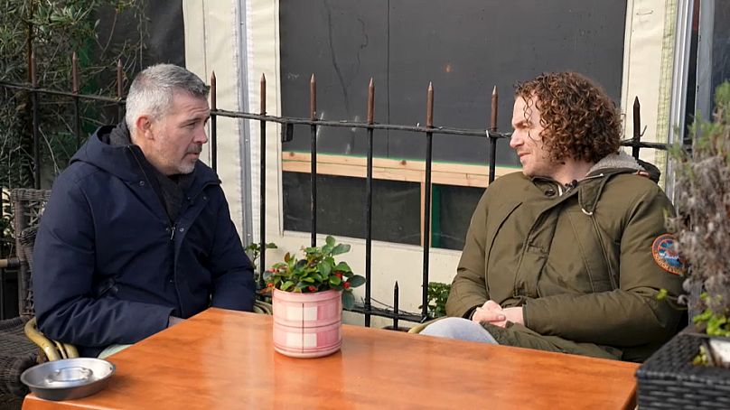 Frank Van Bennekom, responsable syndical, FNV Young & United, s'entretient avec Paul Hackett d'Euronews