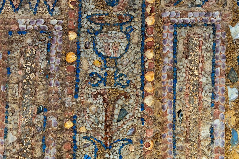Cette photo publiée par le ministère italien de la Culture montre des mosaïques découvertes dans une luxueuse maison romaine près du Colisée.