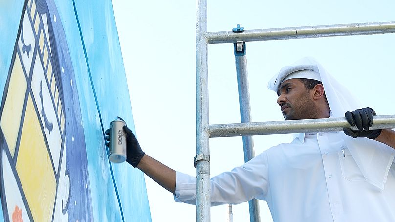 Les peintures murales durent plus longtemps que les expositions d’art temporaires, que Moubarak adore