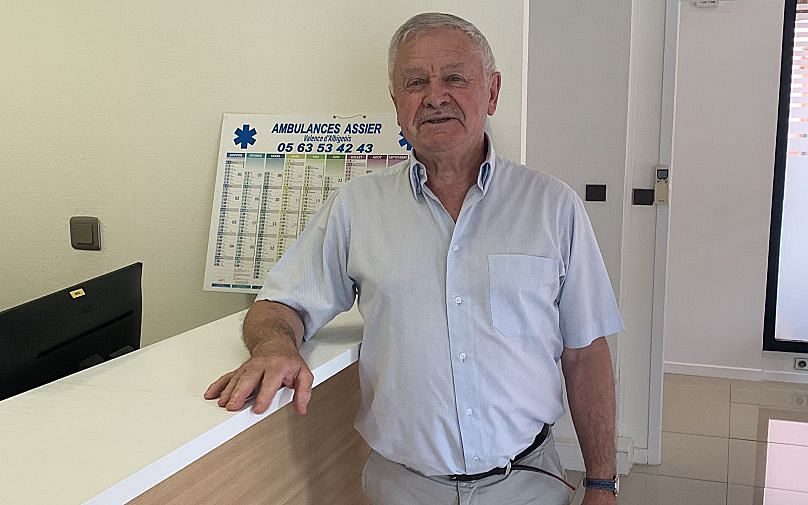 Ce médecin à la retraite pratique à nouveau.