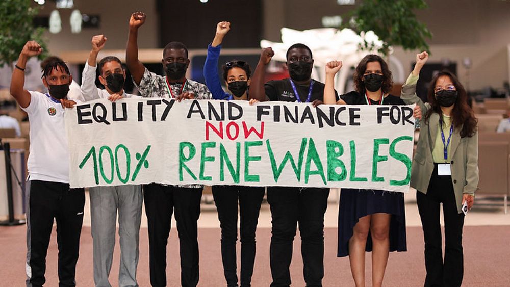 « Aucun d'entre nous n'a beaucoup dormi » : les pays sont invités à éliminer progressivement les combustibles fossiles lors des derniers jours de la COP28