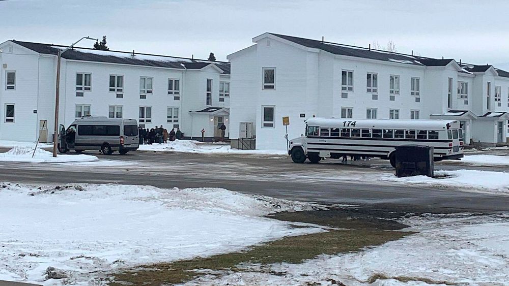 Des passagers contraints de dormir dans des casernes militaires isolées après l'atterrissage d'urgence d'un vol néerlandais