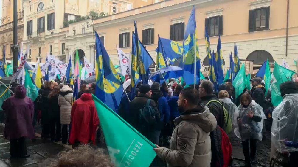« Héros oubliés » : des centaines de médecins et infirmières italiens font grève pour protester contre leurs conditions de travail