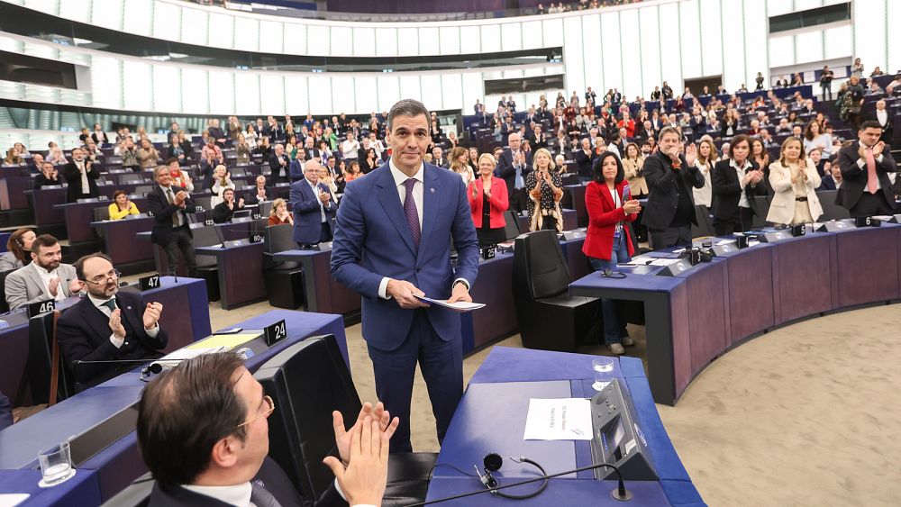 L'Espagnol Sánchez fustige la droite politique dans une impasse houleuse au Parlement européen