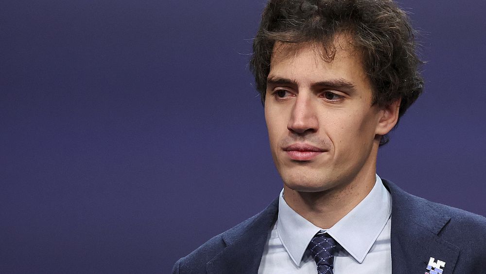 La start-up française d'IA Mistral atteint le statut de licorne, s'imposant comme la rivale européenne d'OpenAI