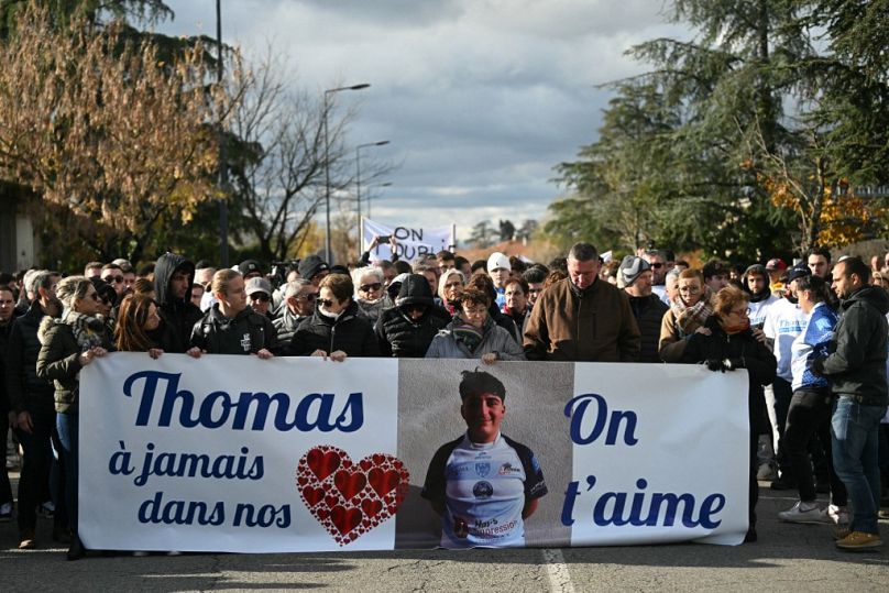 Des manifestants défilent à Romans-sur-Isère le 22 novembre 2023 pour participer à une
