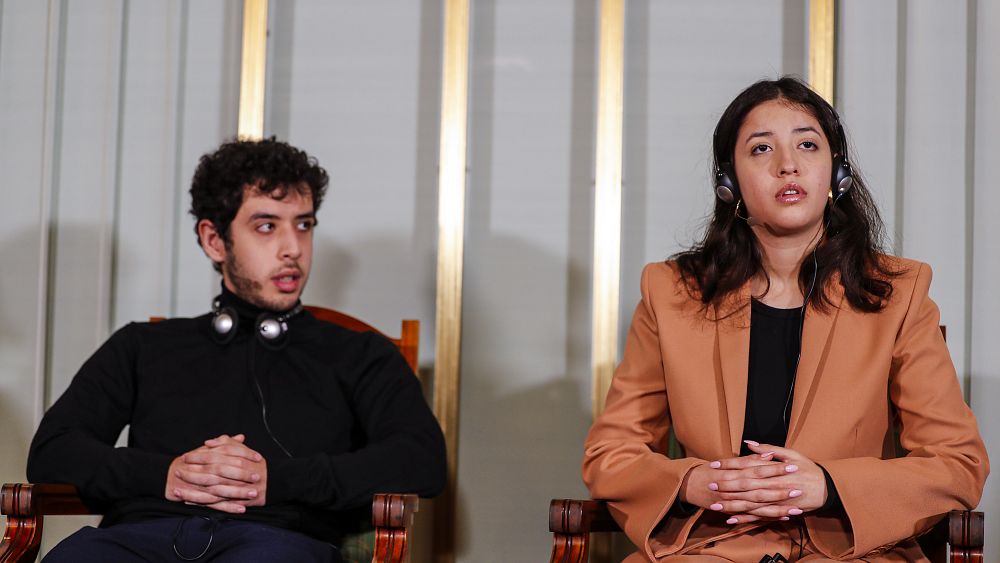 Les enfants de la militante iranienne emprisonnée Narges Mohammadi acceptent le prix Nobel de la paix en son nom