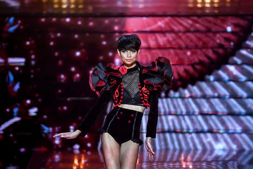 La gagnante de Miss France 2024, Eve Gilles, a été critiquée en ligne pour sa silhouette fine et ses cheveux courts.