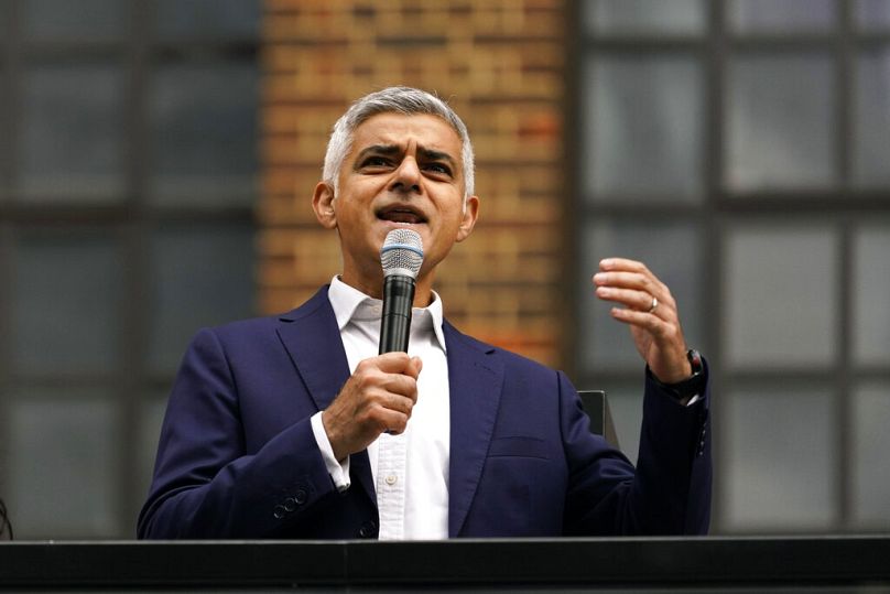 Le maire de Londres Sadiq Khan assiste à l'ouverture de la centrale électrique de Battersea, à Londres, le vendredi 14 octobre 2022.
