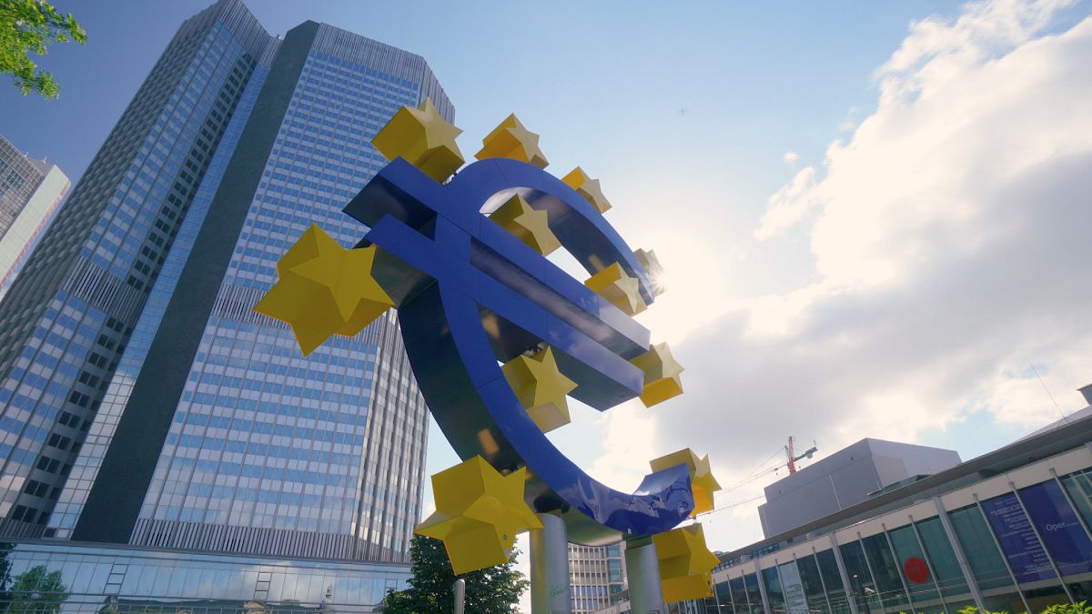 Celebrating 25 years of the euro: a retrospective and future outlook