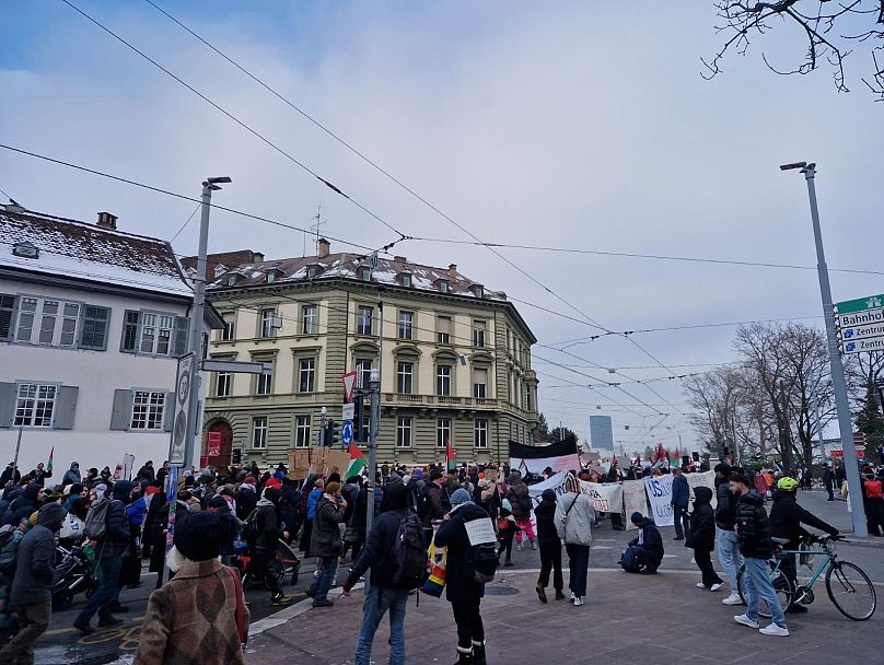 Les manifestants descendent dans les rues de Suisse