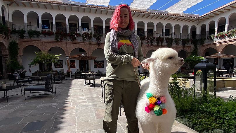 Tamara au Pérou après avoir retrouvé sa valise.