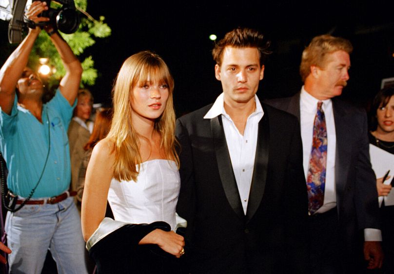 Kate Moss et son petit ami de l'époque, Johnny Depp, arrivent pour la première du film de Depp "Don Juan DeMarco," à Beverly Hills, le 3 avril 1995.