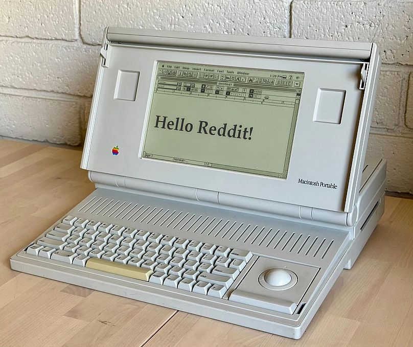 Macintosh Portable, le premier Mac alimenté par batterie d'Apple de 1989.