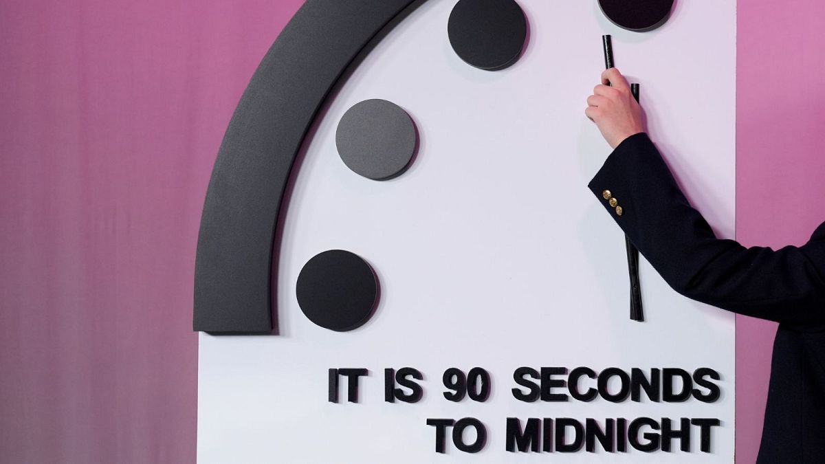 « L'horloge de la fin du monde » est toujours aussi proche de minuit – qu'est-ce que tout cela signifie ?
