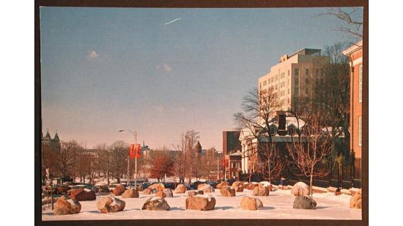 Sculpture de champ de pierre par Carl Andre (1977)