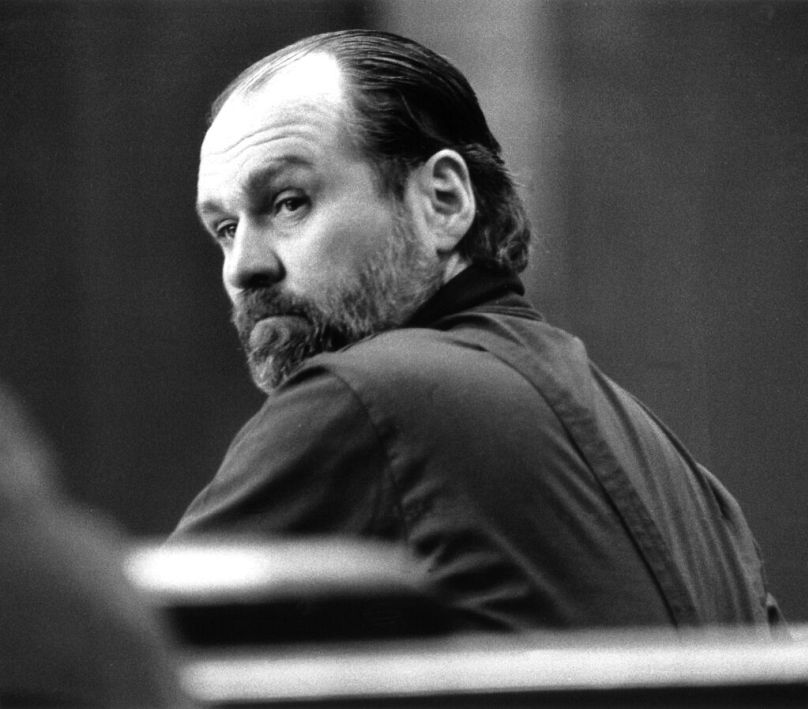 Le sculpteur Carl Andre lors de son procès pour la mort de son épouse, l'artiste Ana Mendieta, en septembre 1985, New York, le 29 janvier 1988.