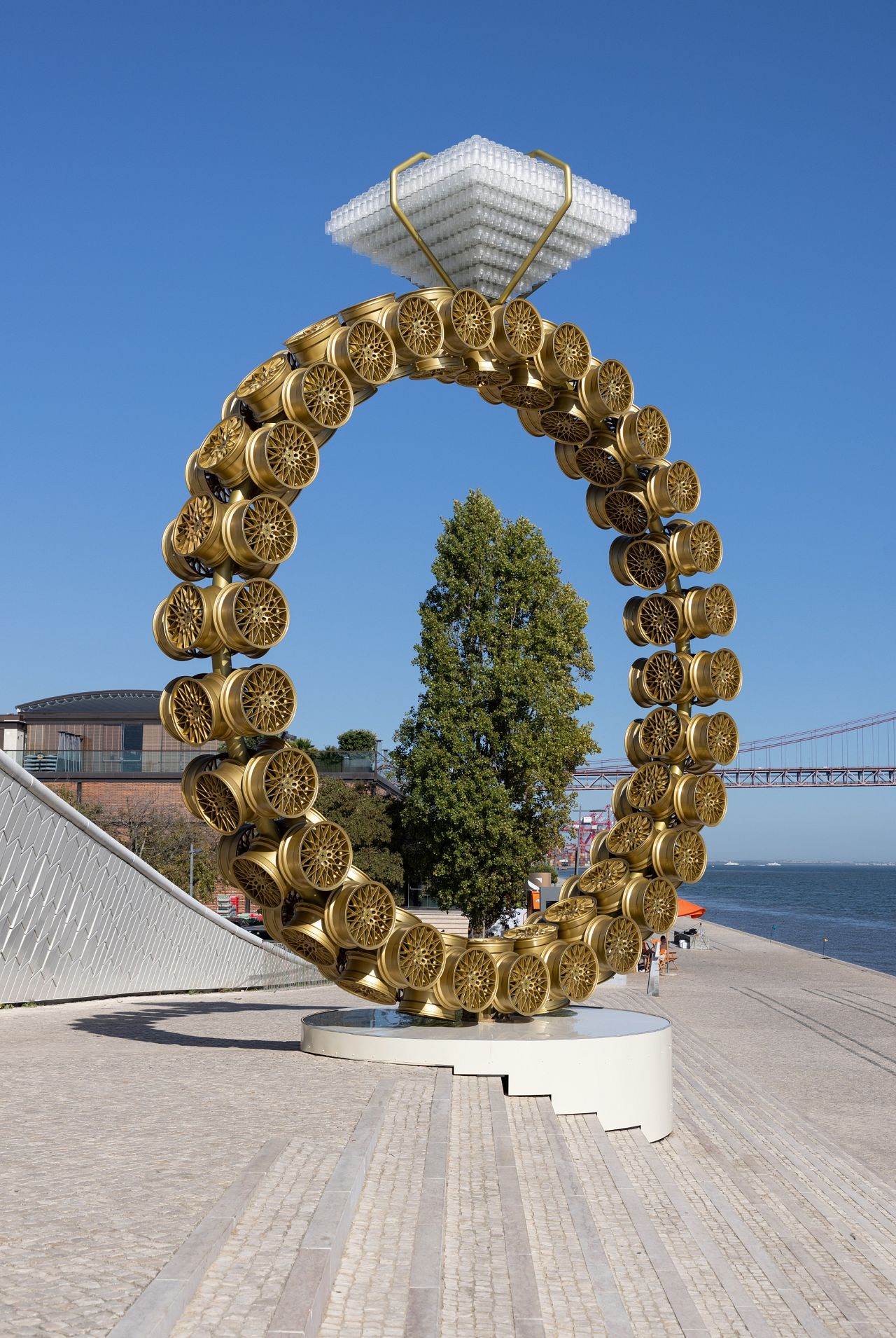 Solitaire 2018 : pas seulement une bague de fiançailles géante