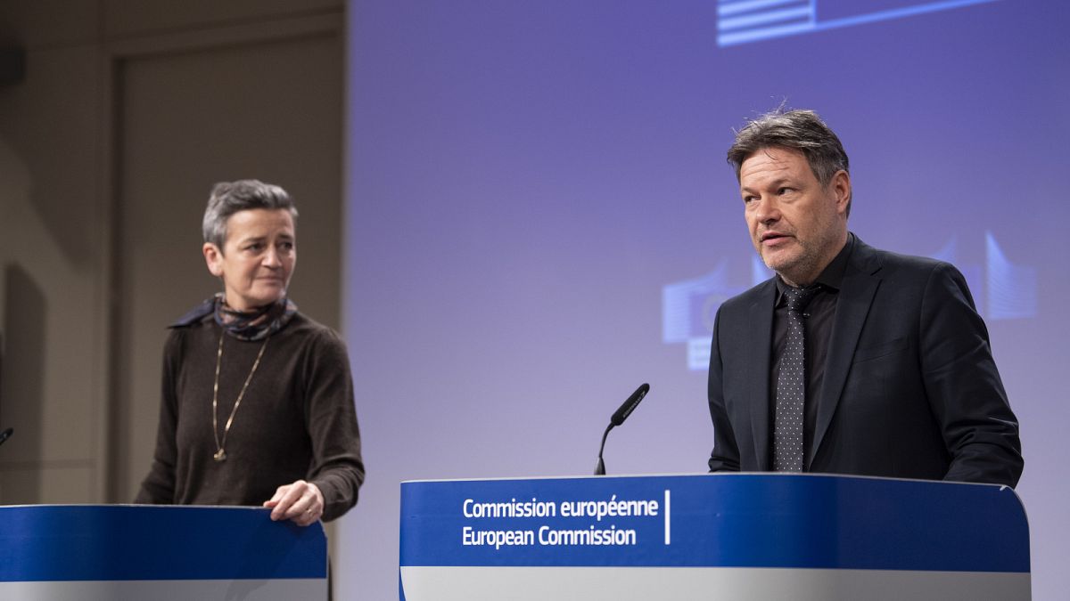 European Commissioner for competition Margrethe Vestager (left) and German Vice Chancellor Robert Habeck