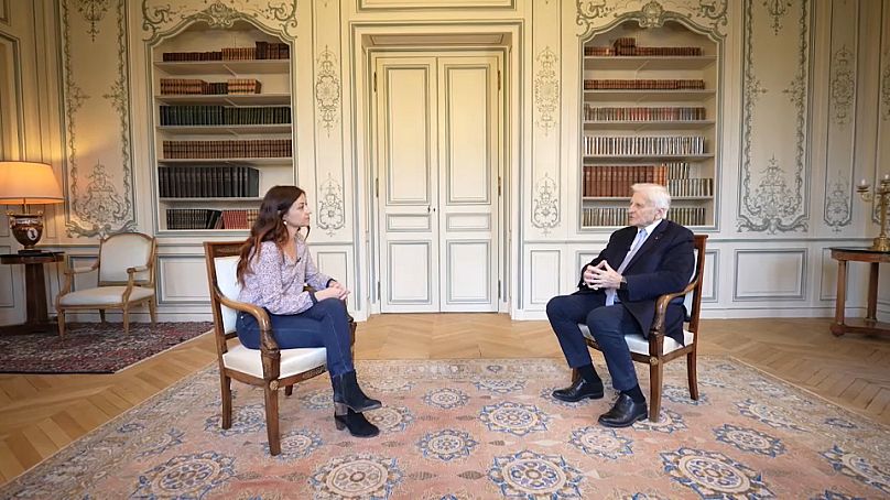 Jean-Claude Trichet, ancien président de la BCE, s'entretient avec Fanny Gauret d'Euronews.