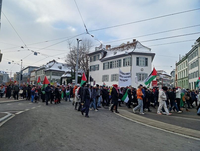 Les manifestants descendent dans les rues de Suisse