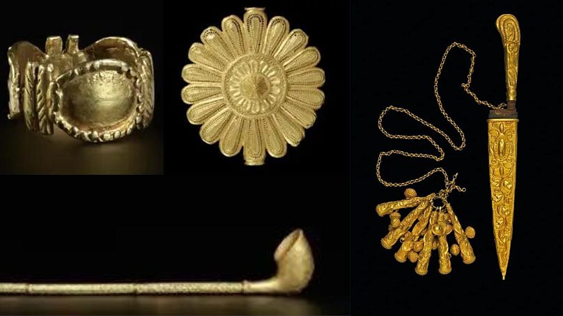 Une bague en or Asante, un insigne en or porté par le roi "laveur d'âme"une pipe de cérémonie (toutes de V&A) et un couteau de cérémonie et un fourreau (de BM)