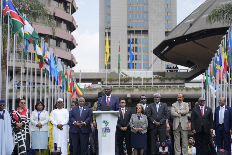 Le président kenyan William Ruto s'adresse aux délégués lors de la séance de clôture du Sommet africain sur le climat à Nairobi, septembre 2023.